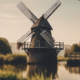 Eine Holländerwindmühle an einem Teich.